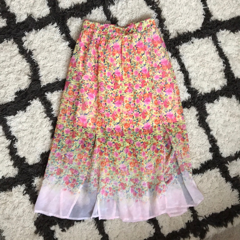 Adorable Girl’s Floral skirt